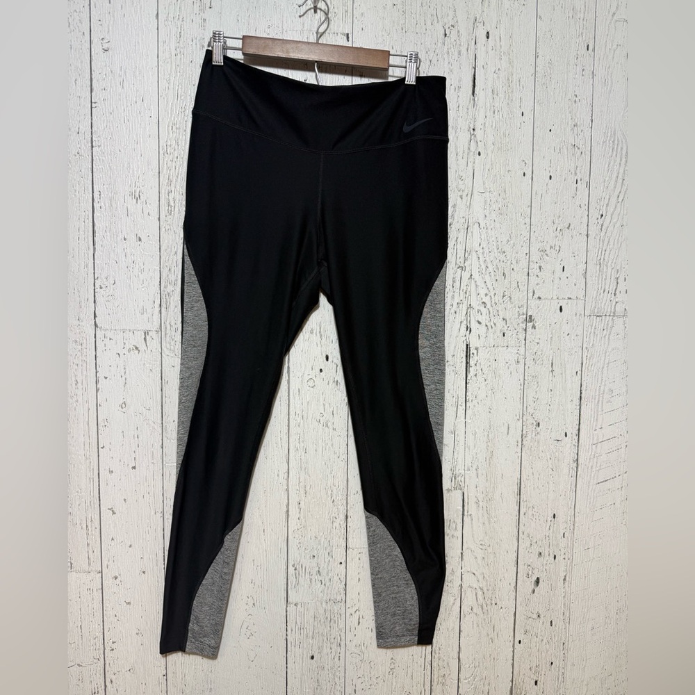 Nike Women’s Black and Gray Active Leggings
